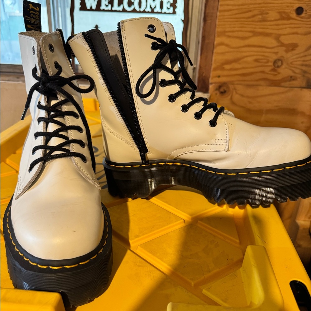 DocMarten Platform Boots